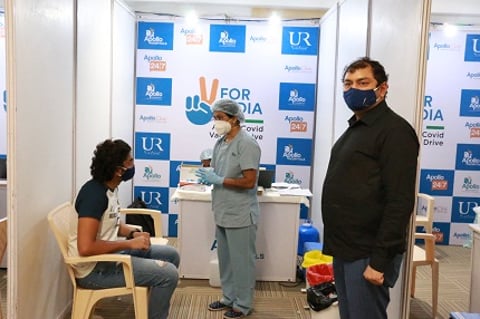 Krishi Lakhani and Rajesh Lakhani, Director - Kiran Gems at the Vaccination Drive