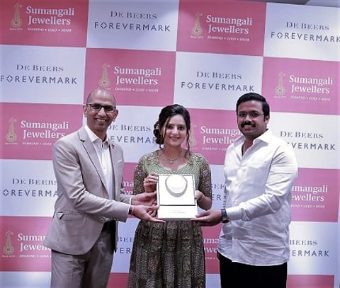 (L-R) Amit Pratihari, Vice President, De Beers Forevermark, film star Athulya Ravi & V. Senthil Kumar, Managing Director, Sumangali Jewellers