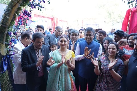 Celebrity Rashami Desai flanked by Ghanshyam Dholakia on the right and Parag Shah on the left of the image at the opening ceremony